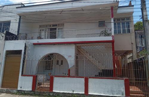 Nazareth House | Quarto com vista pra Piscina