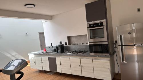 Lavras House | Quarto Duplo aconchegante novo no coração da cidade -Ufla- restaurantes e padaria