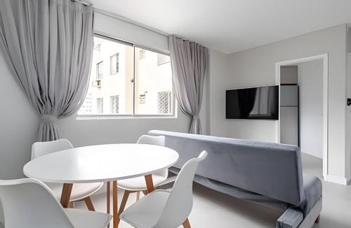 Jacarepagua Apartment | Quarto e sala com vista incrível