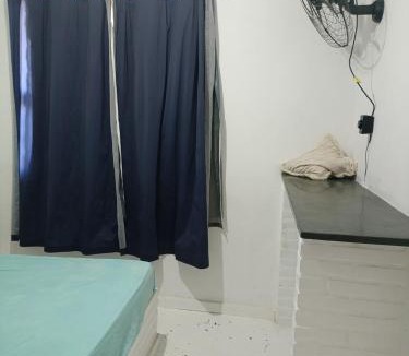 Marica House | Quarto econômico Beira Mar em Barra de Maricá ambiente familiar tipo Hostel