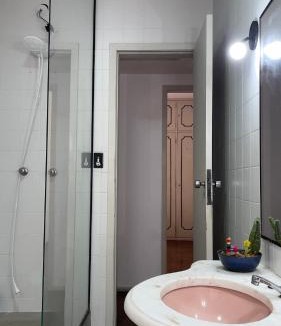 Lourdes House | Quarto em apartamento residencial
