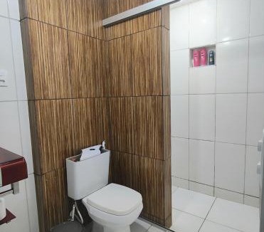 Parque Verde House | Quarto em casa de família