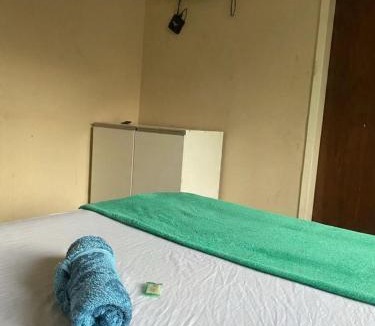 Sete Lagoas Hotel | Quarto no centro