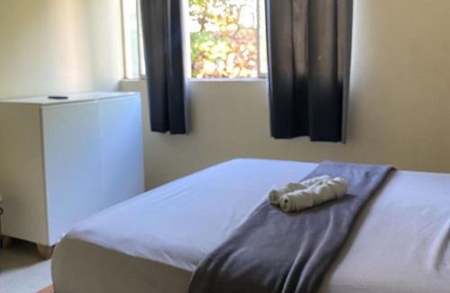 Sete Lagoas Hotel | Quarto no centro