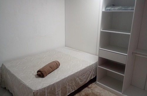 Colina de Laranjeiras House | Quarto privado simples para o público masculino em acomodação compartilhada