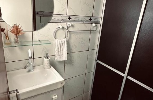 Petrolina House | Quarto privativo com penteadeira LED - n 326A
