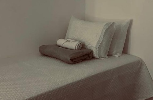 Petrolina House | Quarto privativo com penteadeira LED - n 326A