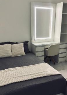 Petrolina House | Quarto privativo com penteadeira LED - n 326A