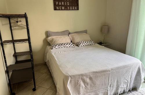 Candangolandia House | Quarto privativo perto do aeroporto