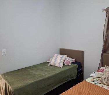 Nacional 1a Secao House | Quarto Privativo Premium 01