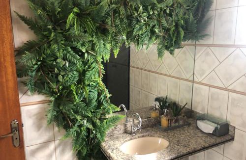 Sao Bento House | Quarto Queen com Ar, Bairro Nobre, Copa, mais Banheiro
