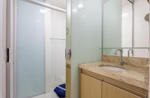 Asa Norte Apartment | Quarto, Sala e Cozinha integrada na 116 Norte