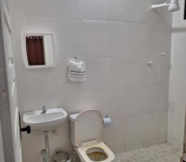 Alvorada House | Quarto triplo com banheiro em Pousada e Restaurante