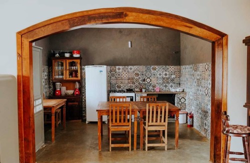 Cananeia House | Quartos Comunitários e Áreas Comuns Aconchegantes, Hostel - a 5 min da Praia!