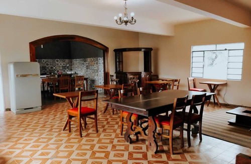 Cananeia House | Quartos Comunitários e Áreas Comuns Aconchegantes, Hostel - a 5 min da Praia!