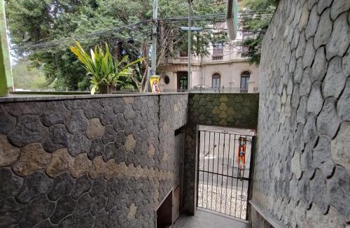 Gloria House | Quartos individuais na saída do metrô estação Glória