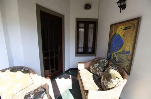 Piratininga House | Quiet, cozy, airy house, just steps from the beach.