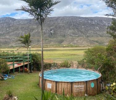 Lapinha da Serra House | Quintal da prainha Bar - pousada simples-beira da lagoa