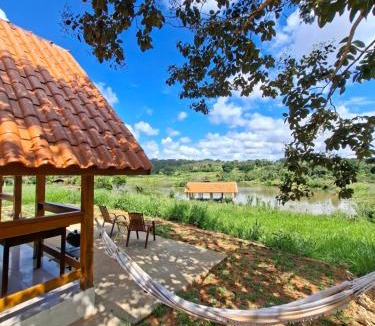 Sao Goncalo do Para Ski Chalet | Recanto da Lua - chalés com vista para lago
