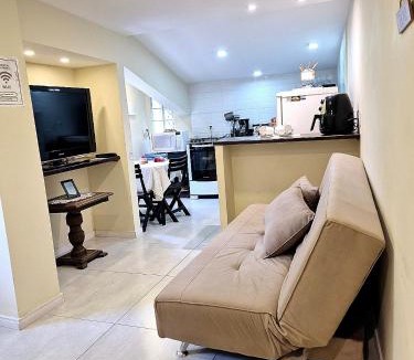 Itaipava House | Recanto de Itaipava - casa com forno de pizza a lenha, churrasqueira, pet friendly, equipada para até 6 pessoas, em meio à Natureza e próxima ao centro do bairro