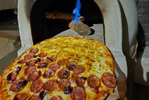 Itaipava House | Recanto de Itaipava - casa com forno de pizza a lenha, churrasqueira, pet friendly, equipada para até 6 pessoas, em meio à Natureza e próxima ao centro do bairro