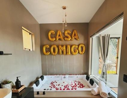 Aguas Mornas Ski Chalet | Recanto do Tabuleiro chalé com hidro, lareira, churrasqueira e cozinha perto de floripa