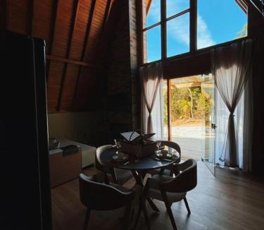 Aguas Mornas Ski Chalet | Recanto do Tabuleiro chalé com hidro, lareira, churrasqueira e cozinha perto de floripa