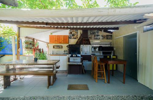 Meia Praia House | Recanto do Vô Bibi, pé na areia e no Beto Carreiro Word