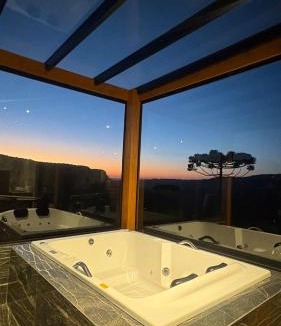 Alfredo Wagner Ski Chalet | Recanto do Vale Cabanas em Alfredo Wagner com Hidro com vista incrível
