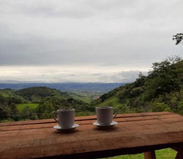 Corrego do Bom Jesus House | Recanto em Cores - Chalé com uma linda vista para as montanhas