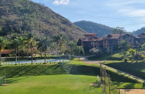 Araras Apartment | Refúgio Rústico em Condomínio Vilarejo das Cachoeiras