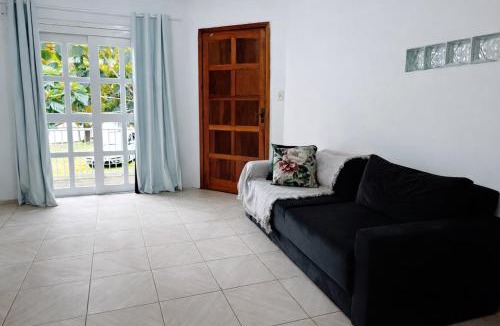 Bela Vista House | Refúgio até 8 pessoas Churrasqueira e pátio cercado