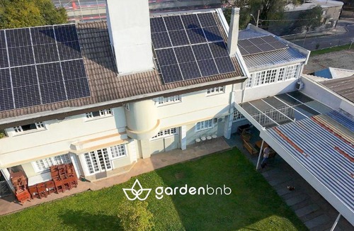 Bigorrilho Apartment | Refúgio com quintal + 2 vagas a 600m do Barigui