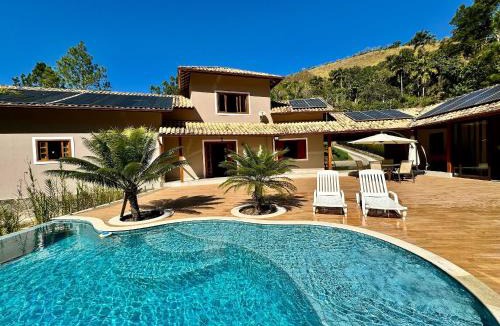 Lumiar House | Refúgio em Lumiar: Piscina Aquecida, Área Gourmet e Rio Privado