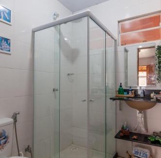 Setiba House | Refúgio Guarapari: Ar/Wi-fi/Pet friendly/gar/churrasqueira fogão a lenha