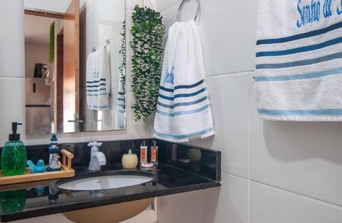 Setiba House | Refúgio Guarapari: Ar/Wi-fi/Pet friendly/gar/churrasqueira fogão a lenha