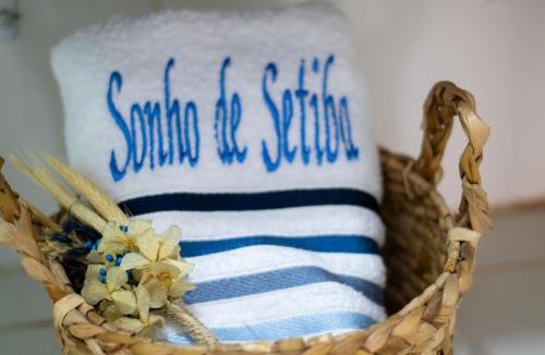 Setiba House | Refúgio Guarapari: Ar/Wi-fi/Pet friendly/gar/churrasqueira fogão a lenha