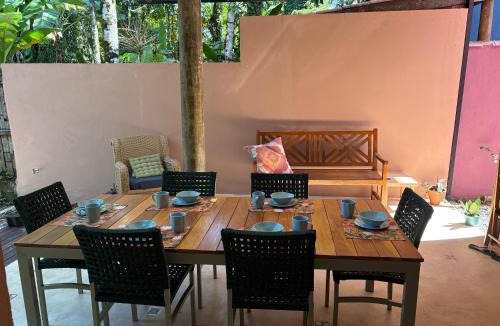 Camburi House | Refúgio na praia e na mata em condomínio