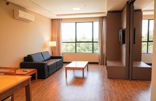 Foz do Iguacu Hotel | Refined Master Stay | Free Breakfast, Pool Bar & 5 mi to Three Borders