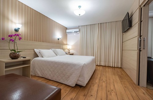 Foz do Iguacu Hotel | Refined Premium Suite | Free Breakfast, Pool Bar & 5 mi to Bird Park