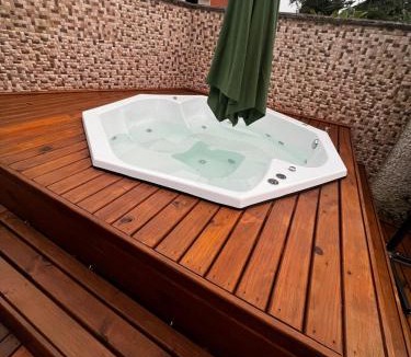 Sambaqui House | Refugio em Floripa Casa com Jacuzzi