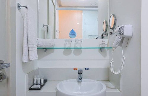 Copacabana Hotel | Relax in a Quiet Room Minutes from Rio’s Botanical Garden and Sugarloaf Mountain