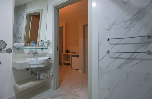 Copacabana Hotel | Relax in a Quiet Room Minutes from Rio’s Botanical Garden and Sugarloaf Mountain