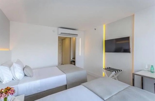 Recreio dos Bandeirantes Hotel | Relaxing Accommodations for Couple Getaway | 0.9 Mi from Parque do Marapendi