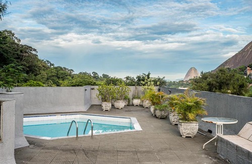 Cosme Velho House | Rio´s Mansion: Sugar Loaf, The Redeemer and Pool