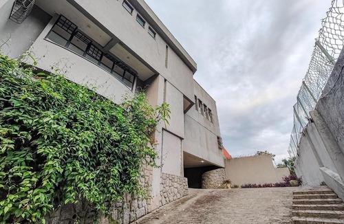 Cosme Velho House | Rio´s Mansion: Sugar Loaf, The Redeemer and Pool