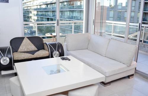 Puerto Madero Apartment | River-view studio by depptö