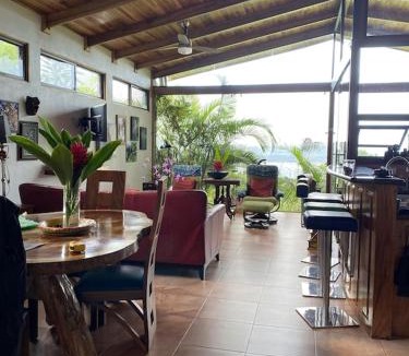 La Fortuna House | Romantic Retreat Volcano View! River Trail!