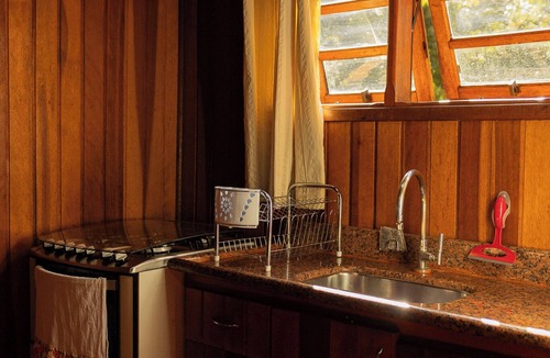 Mansoes Aeroporto Ski Chalet | Romantic Chalet with Hot Tub Surrounded by Nature