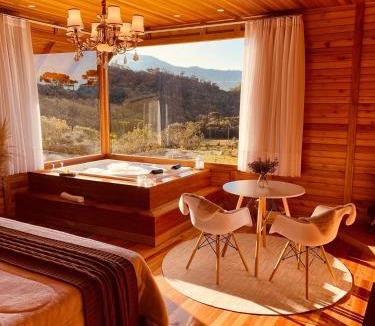 Rancho Queimado Ski Chalet | Romantic Getaway with Jacuzzi and Breakfast in Rancho Queimado